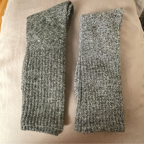 NWOT Mens Socks Size 7-10. 2 Pair. Black/Gray. 96% Polyester - Picture 3 of 4